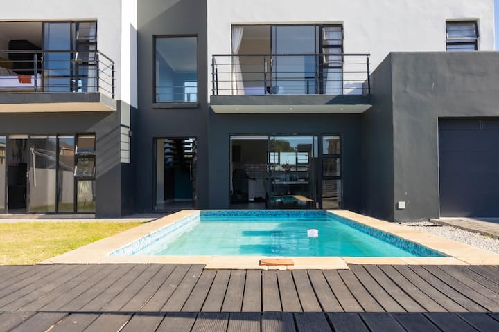 Bluewater Bay Poolside Villa